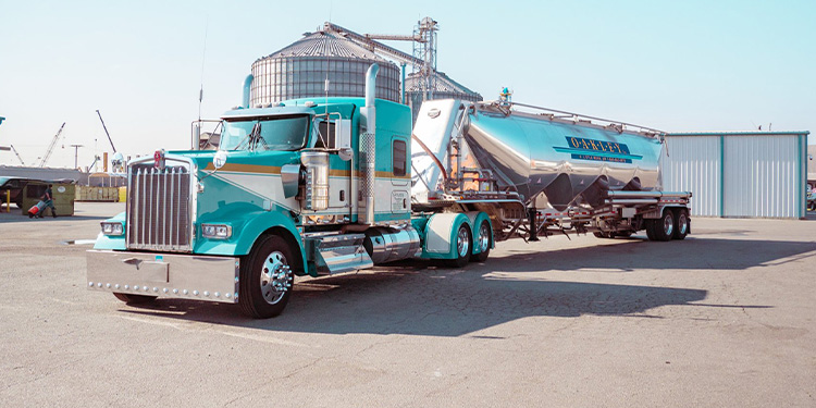Class A CDL Owner Operators - Pneumatic Drivers: $200K Average Annual Pay - Andover, KS - Oakley Trucking